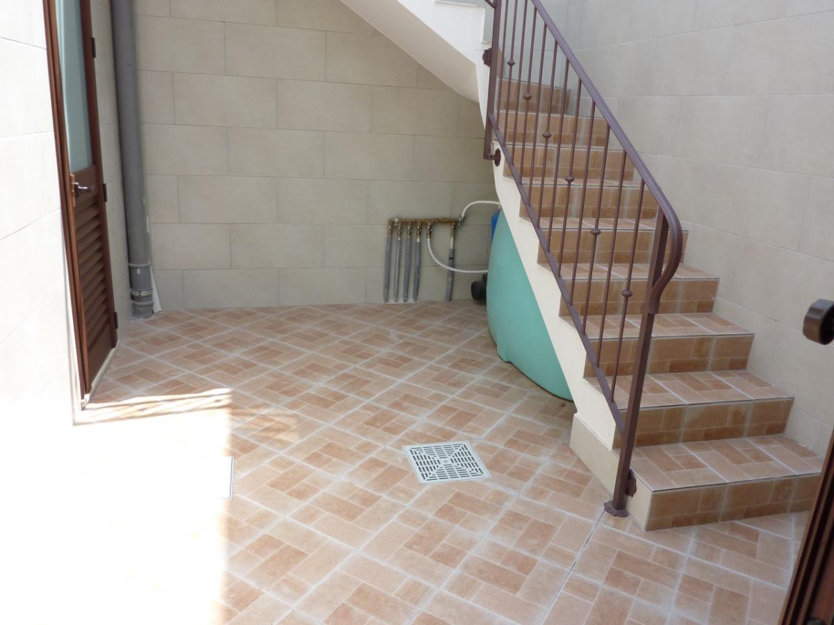 Spazio esterno con scala