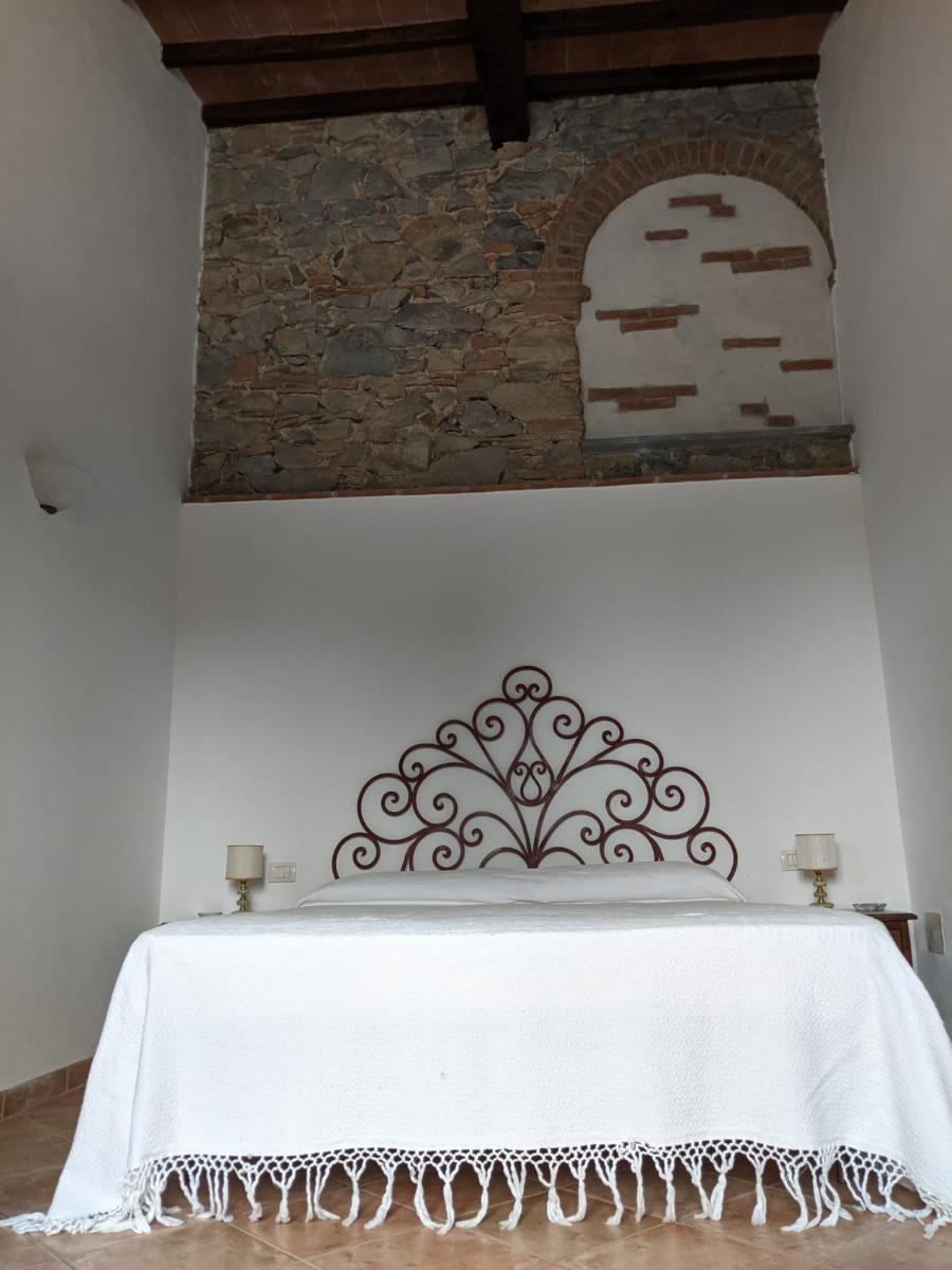 La camera matrimoniale dell'appartamento La Carraia