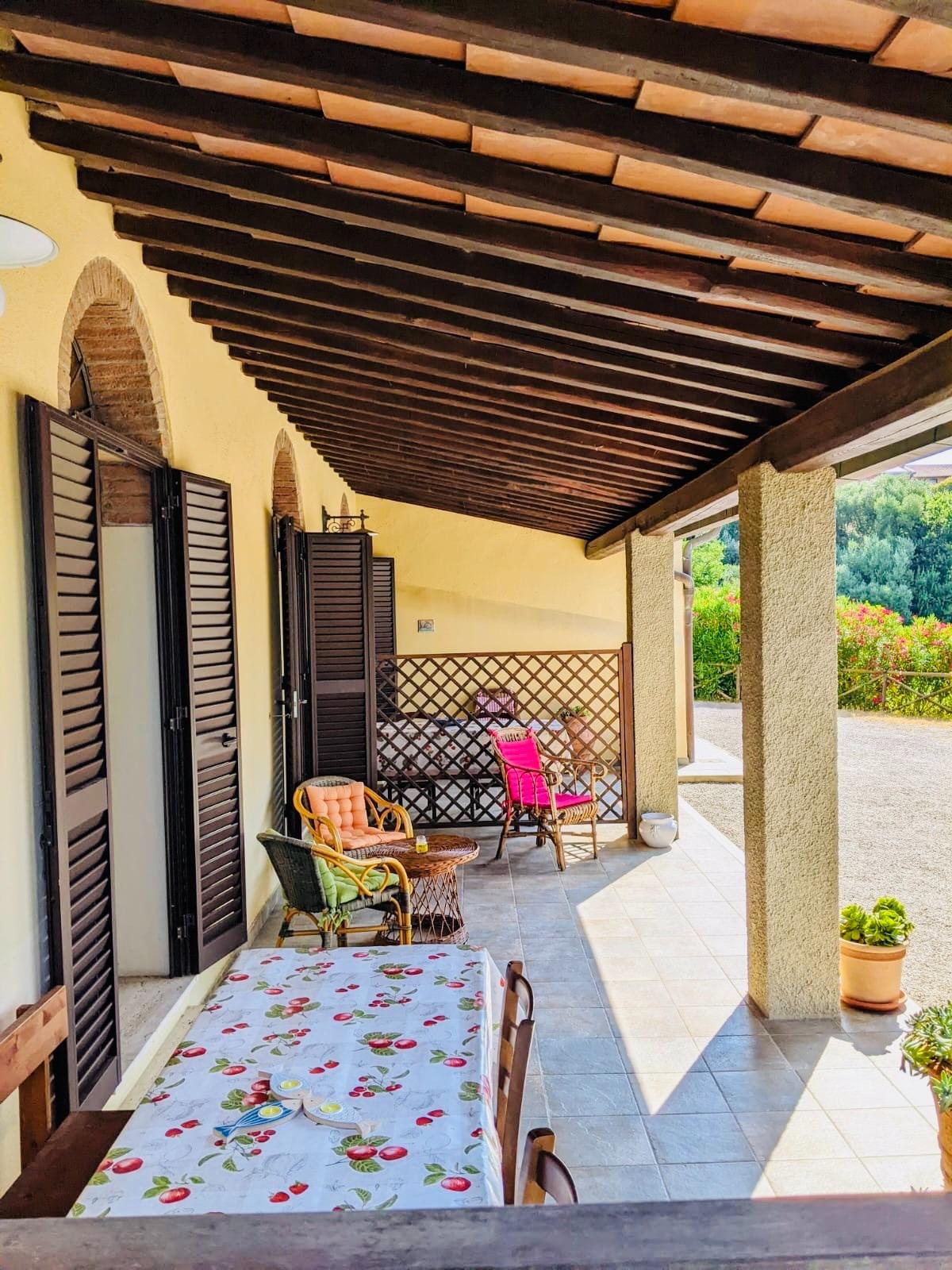 La porzione di porticato del bilocale Il Fienile