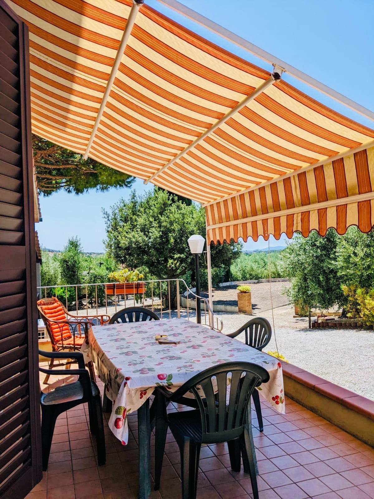 La gradevole terrazza del monolocale La Stalla