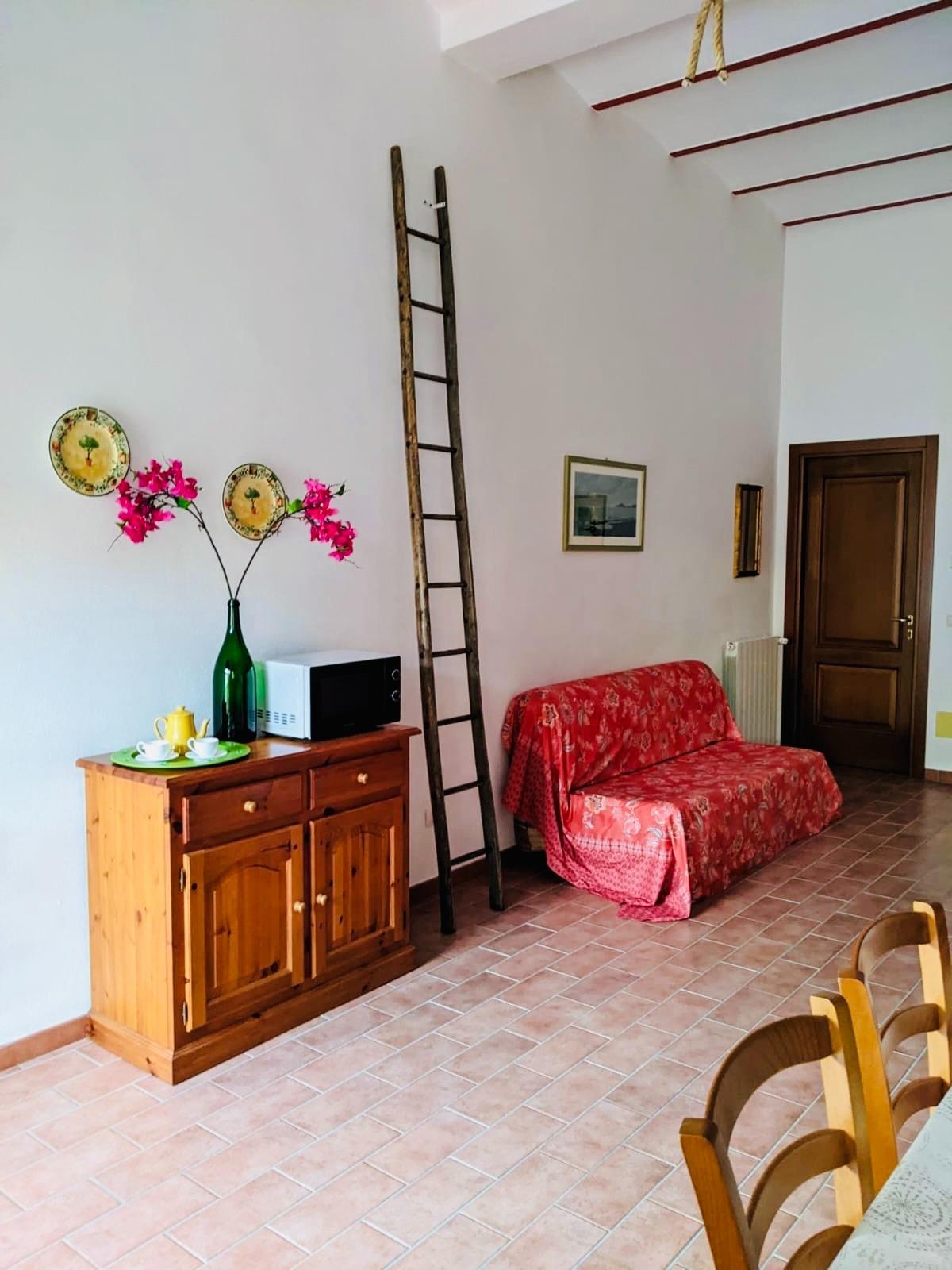 Un dettaglio della zona living del monolocale La Stalla