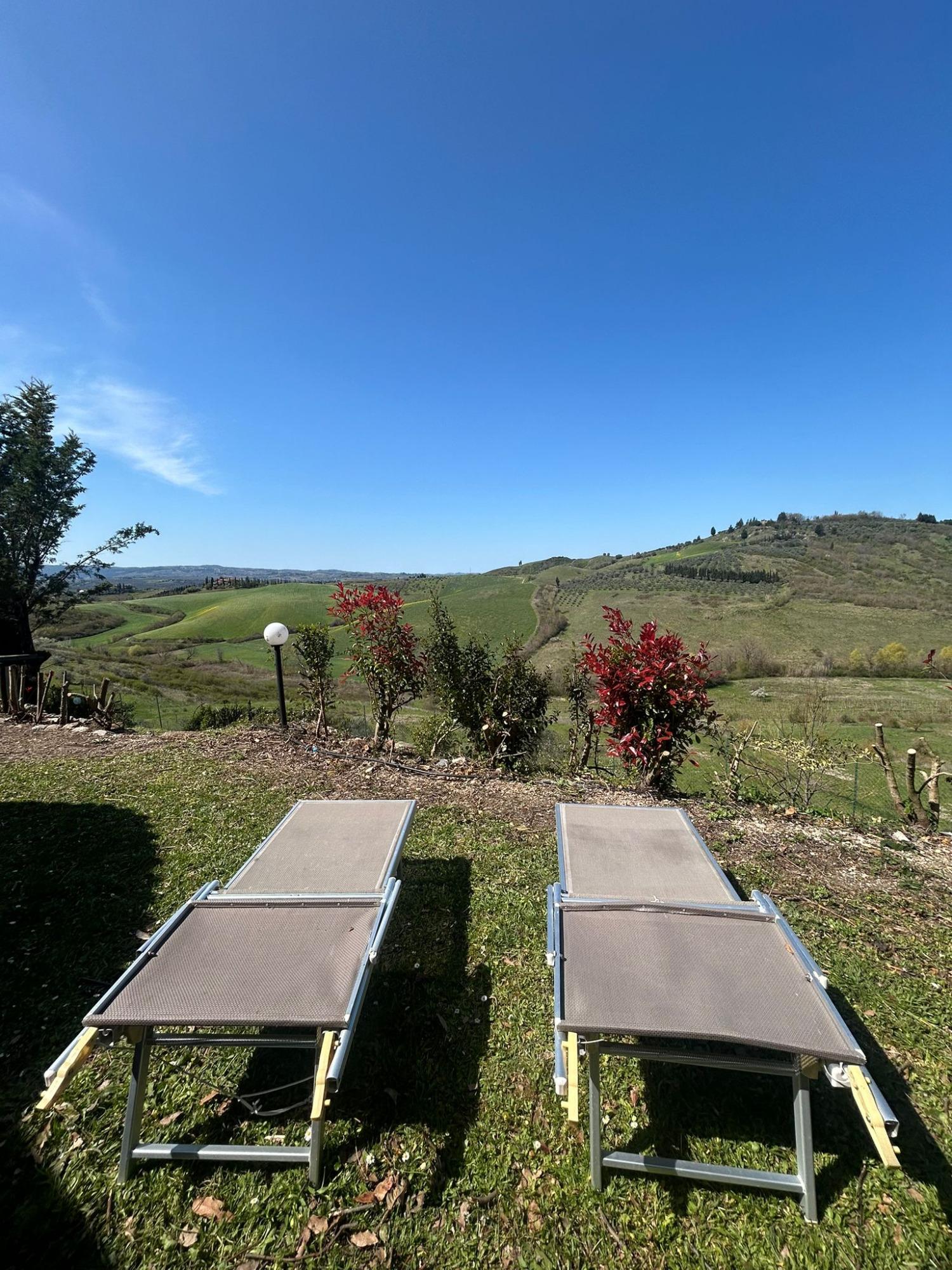 Vista dal giardino della struttura