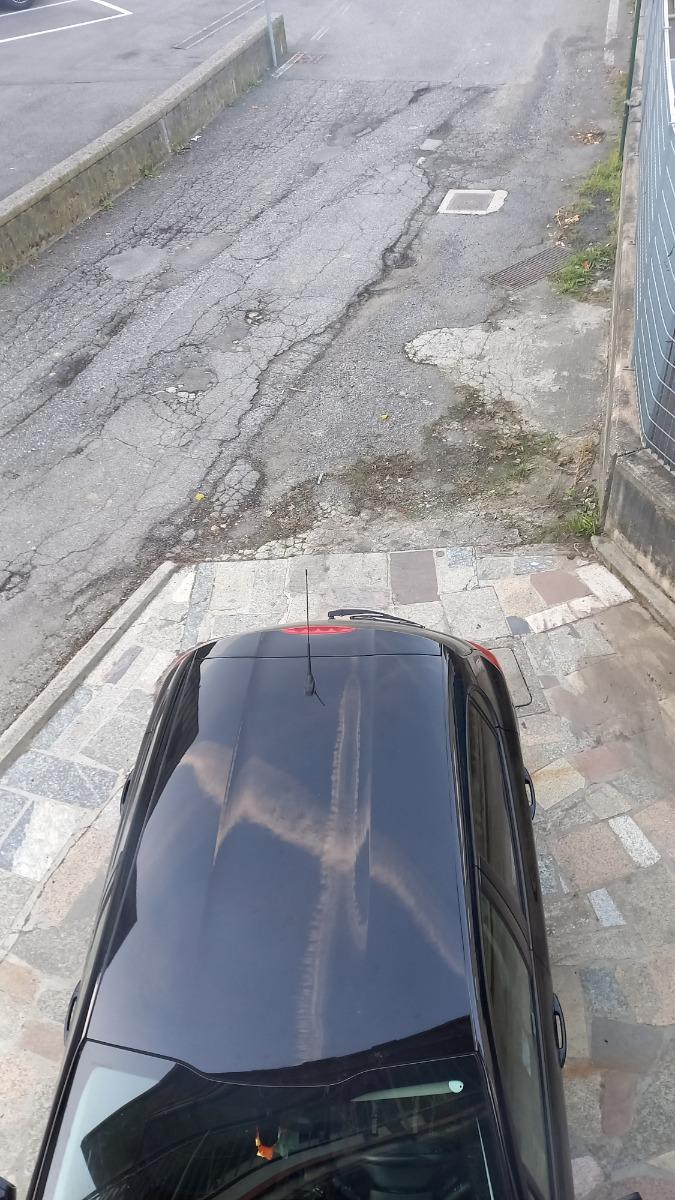 Parcheggio privato fronte casa