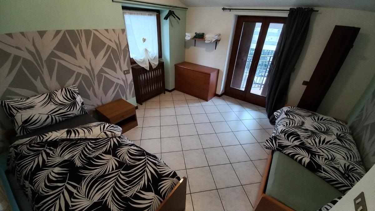 nella camera è presente accesso al balcone