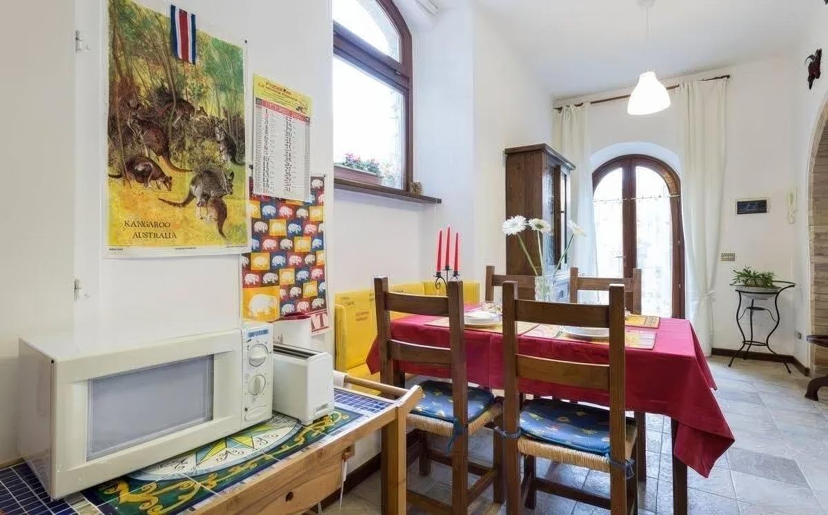 Zona pranzo e fornetto a microonde