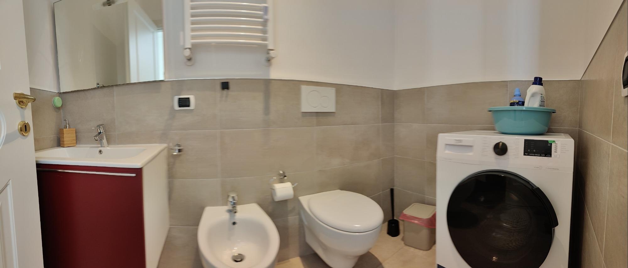 Foto bagno con Lavatrice 1 piano