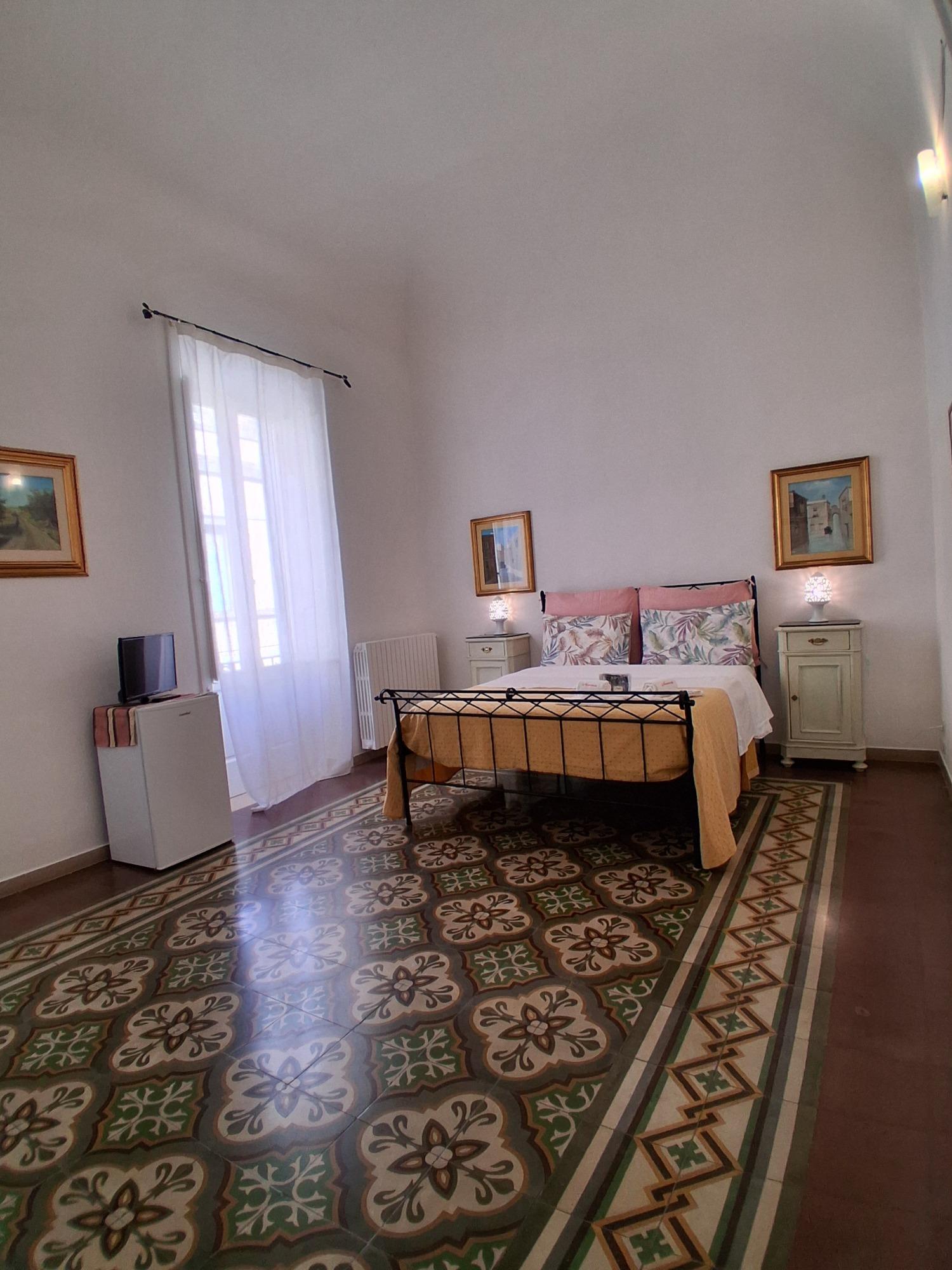 stanza matrimoniale con bagno esterno privato