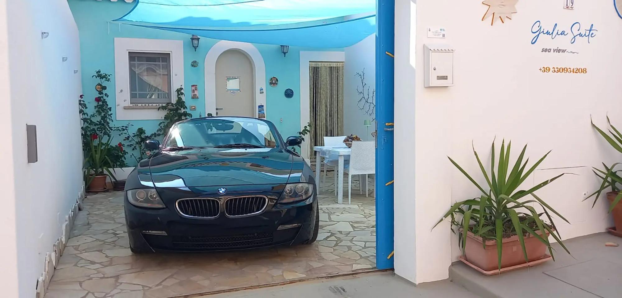 Parcheggio privato chiuso con cancello