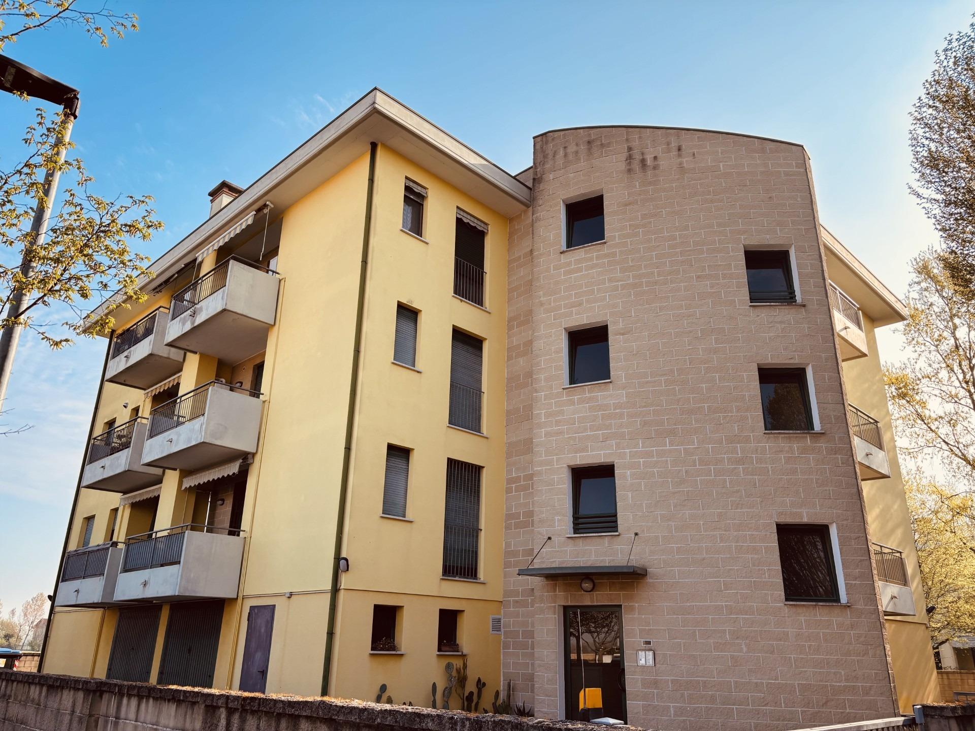 Facciata esterna lato entrata