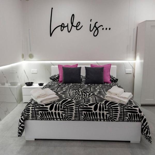  Antoine Suite Room