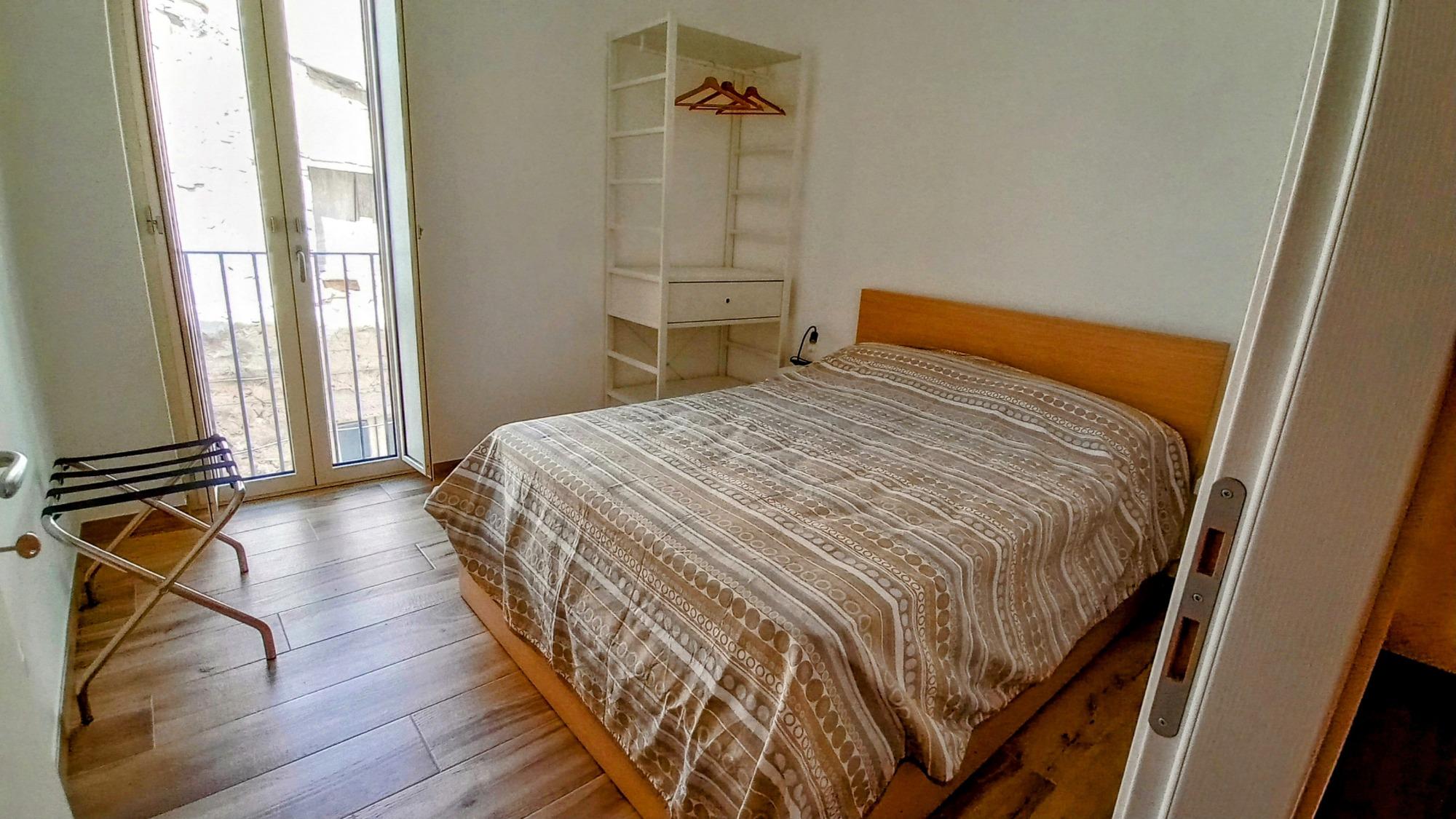 Camera da letto secondaria con letto alla francese