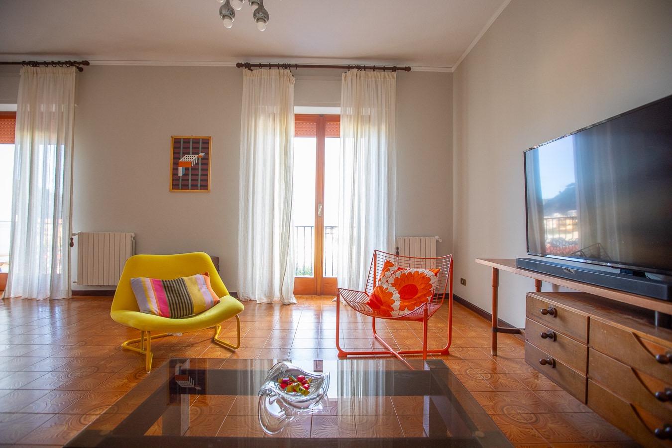 Living Room - angolo relax con Poltrona Letto.