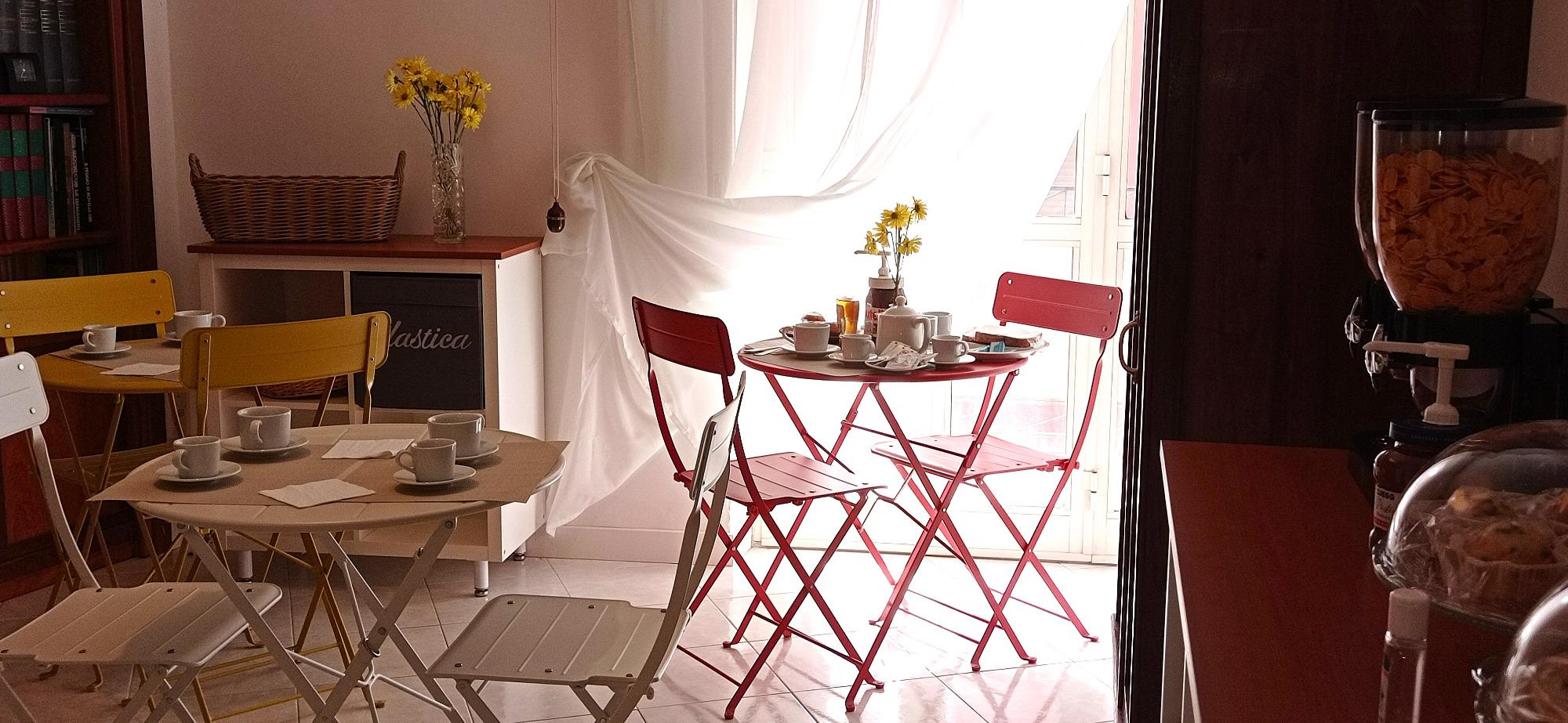 La colazione di 4 CAMERE BEDROOMS