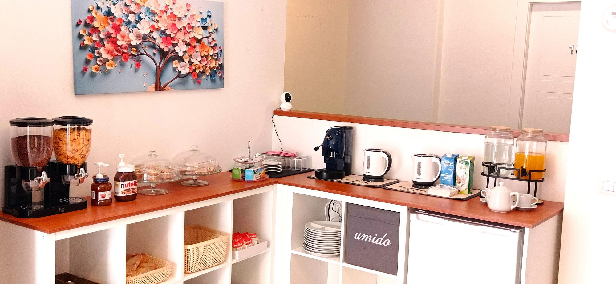 La colazione di 4 CAMERE BEDROOMS