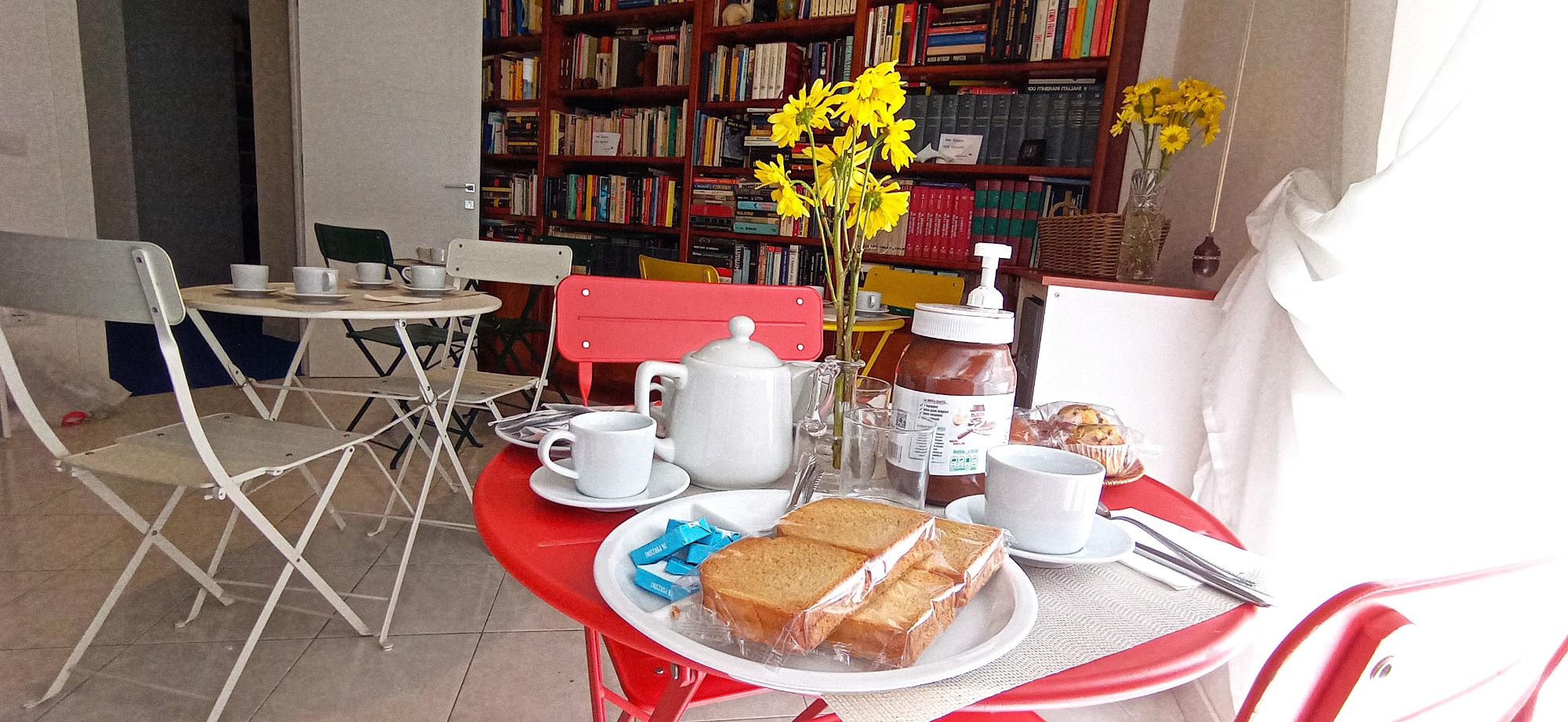 La colazione di 4 CAMERE BEDROOMS