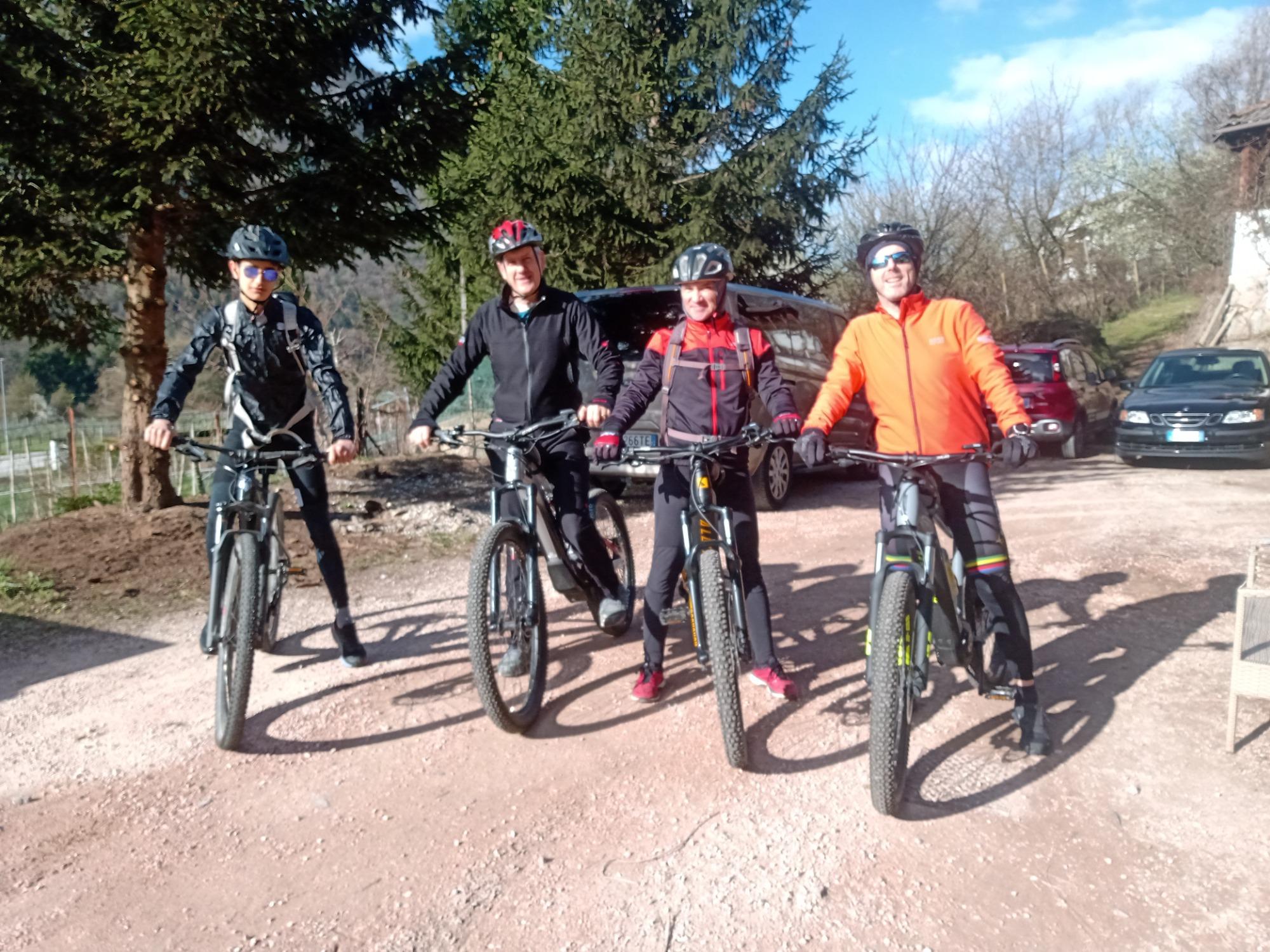 Abbiamo in loco la possibilità di noleggio MTB e e-bike con o senza guida anche con carrellini per bambini