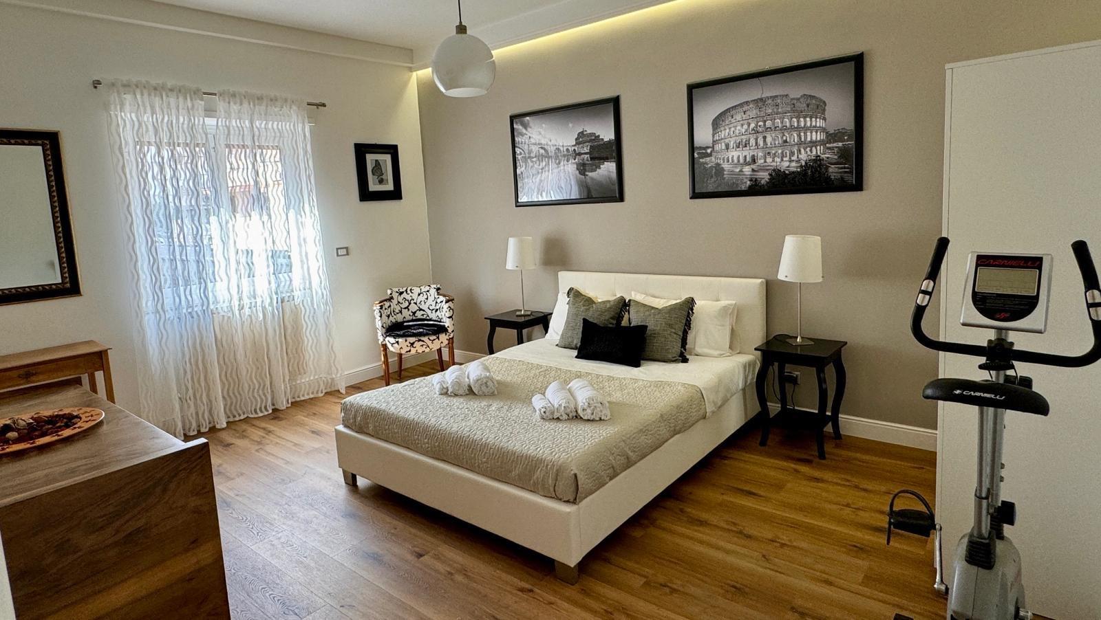 Double room with Smart TV and air conditioning