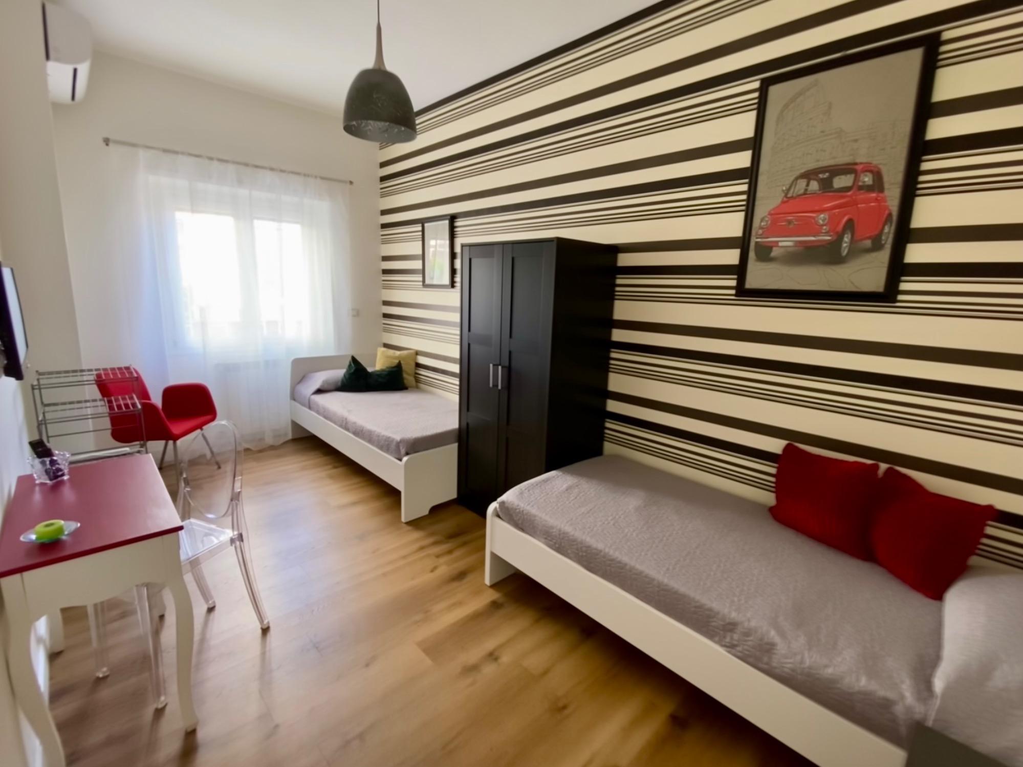 Room with 2 single beds, Smart TV and air conditioning