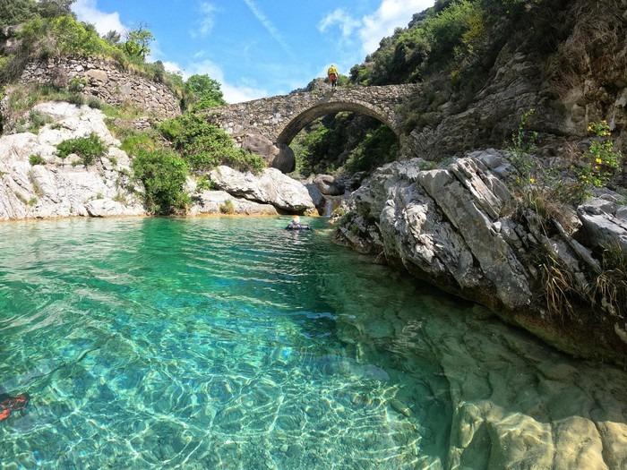 Canyoning-e-cascata-nei-laghetti-del-Rio-Barbaira-casa-del-sole-rocchetta-nervina-val-nervia-ventimiglia.