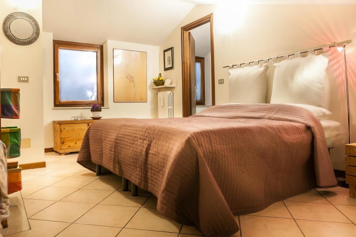 Terza camera matrimoniale in mansarda con bagno