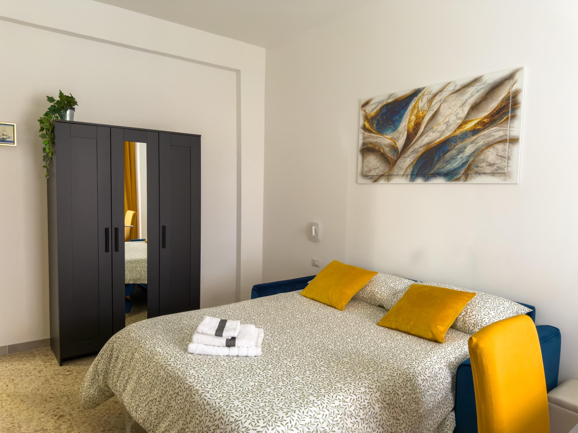 Ampio soggiorno con divano letto matrimoniale