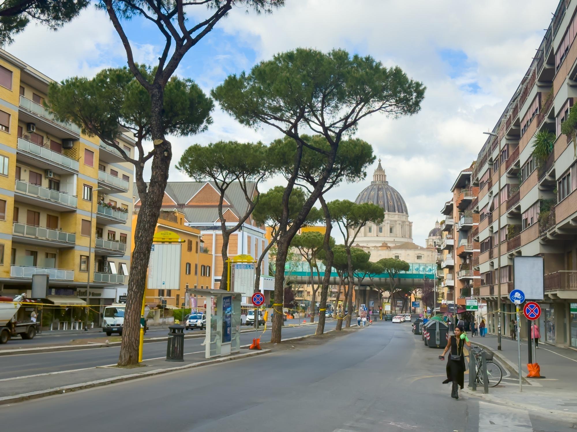 Vista della Basilica di San Pietro dalla strada