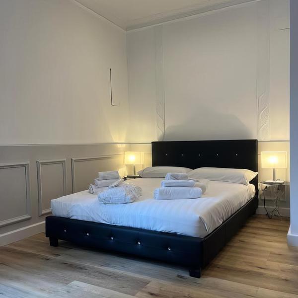  Crispi 30 Stylish Apartment