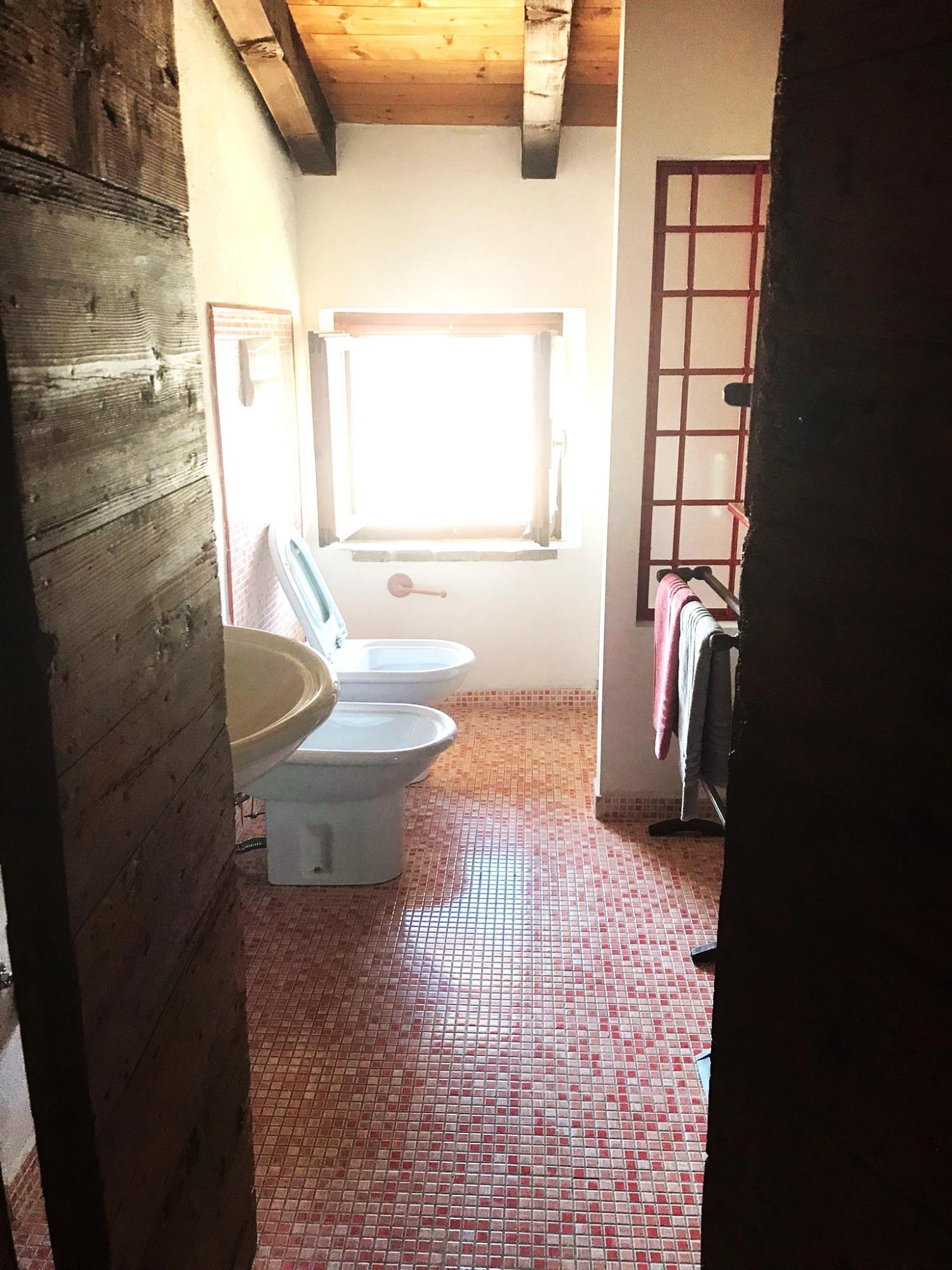 Bagno completo di doccia appartamento Borghetto sul mincio