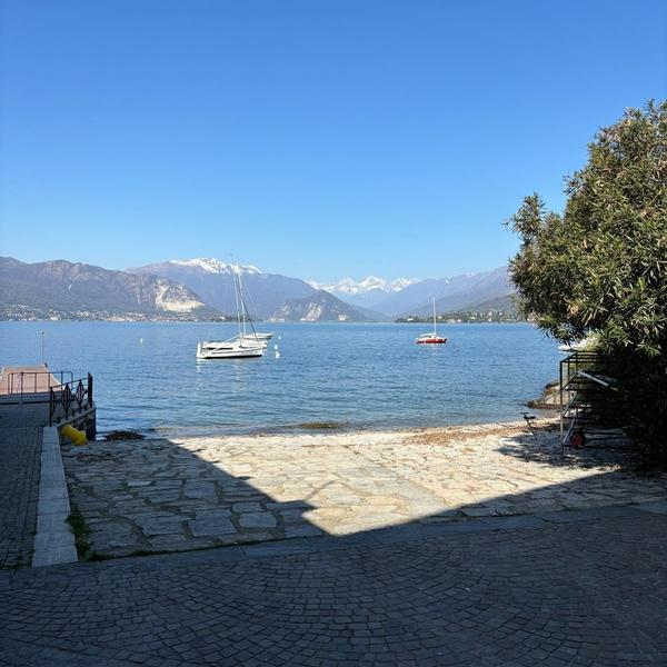  Coi Piedi Nel Lago