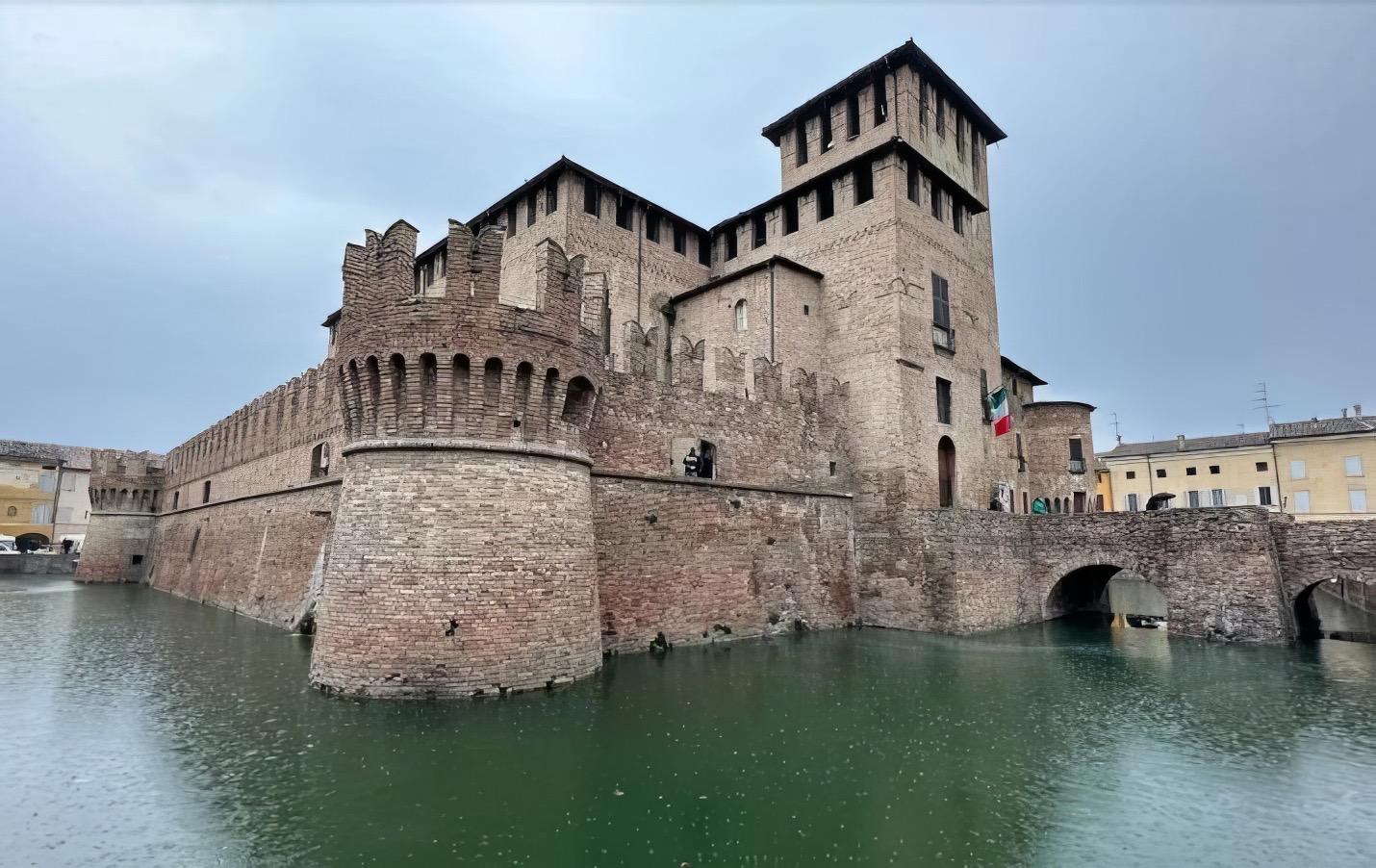 Nelle vicinanze Rocca Sanvitale di Fontanellato.