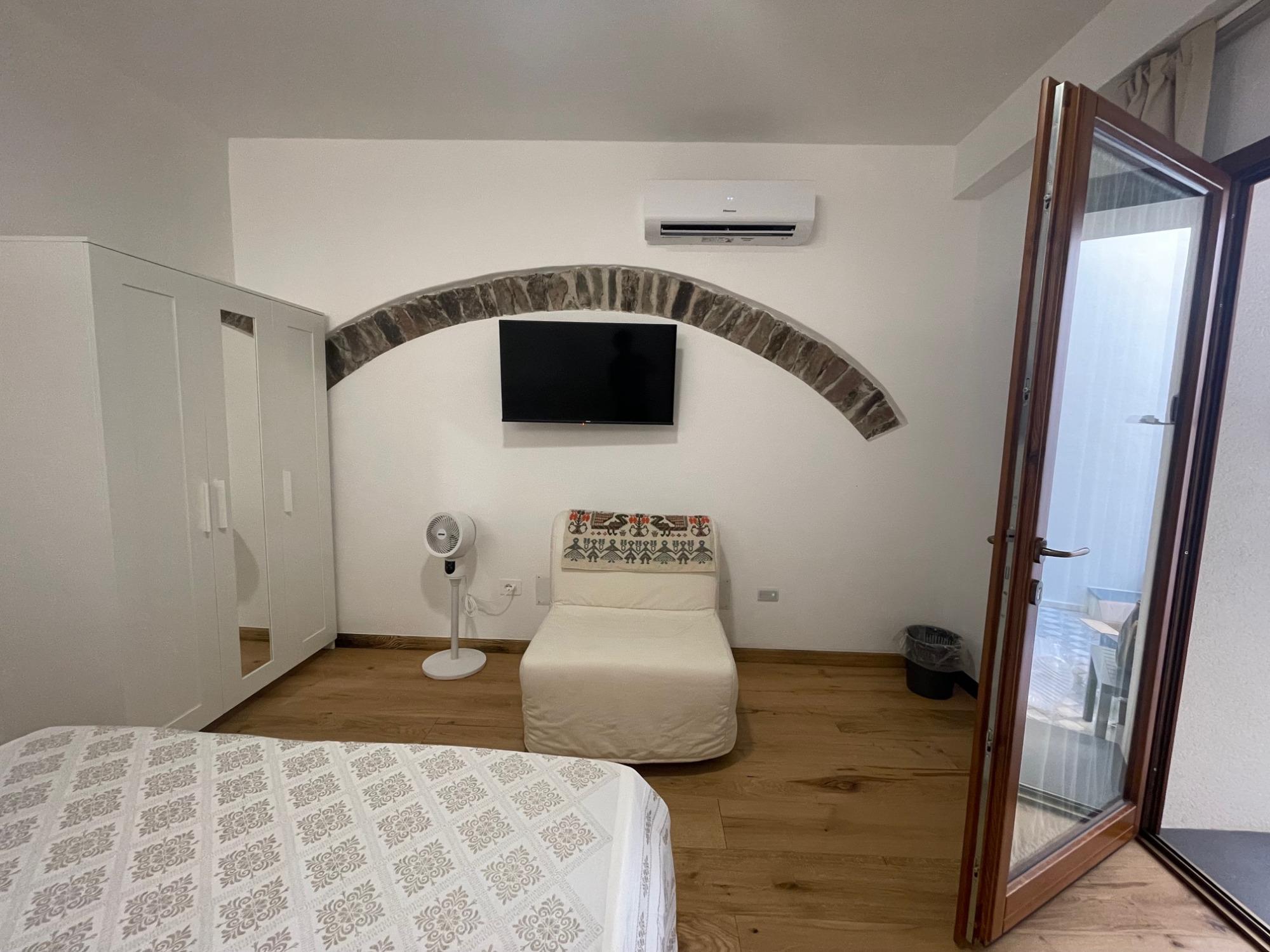 Camera 2 (con cucina) al piano terra