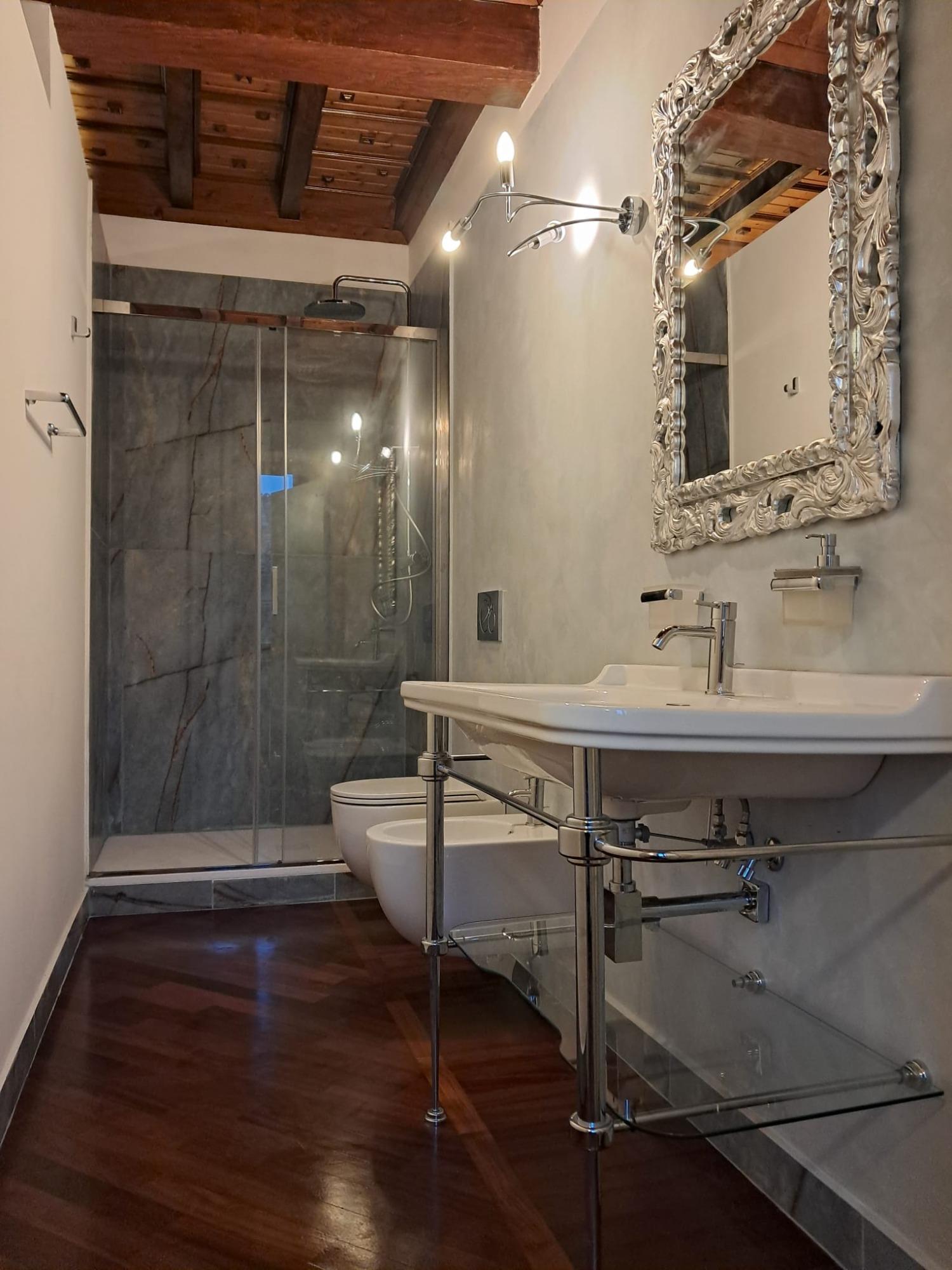 Bagno  INDOOR  stanza Zaffiro