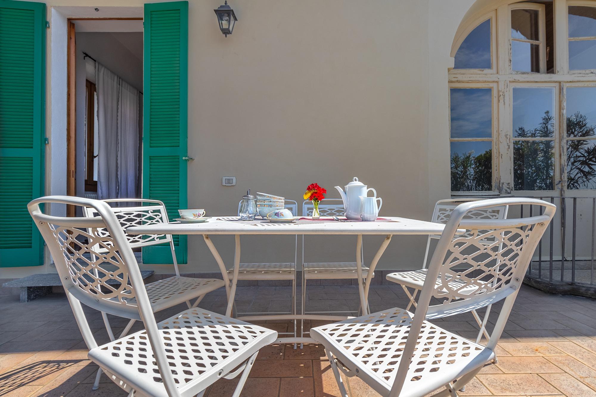 terrazza privata 42mq con tavolo e 4 sedie