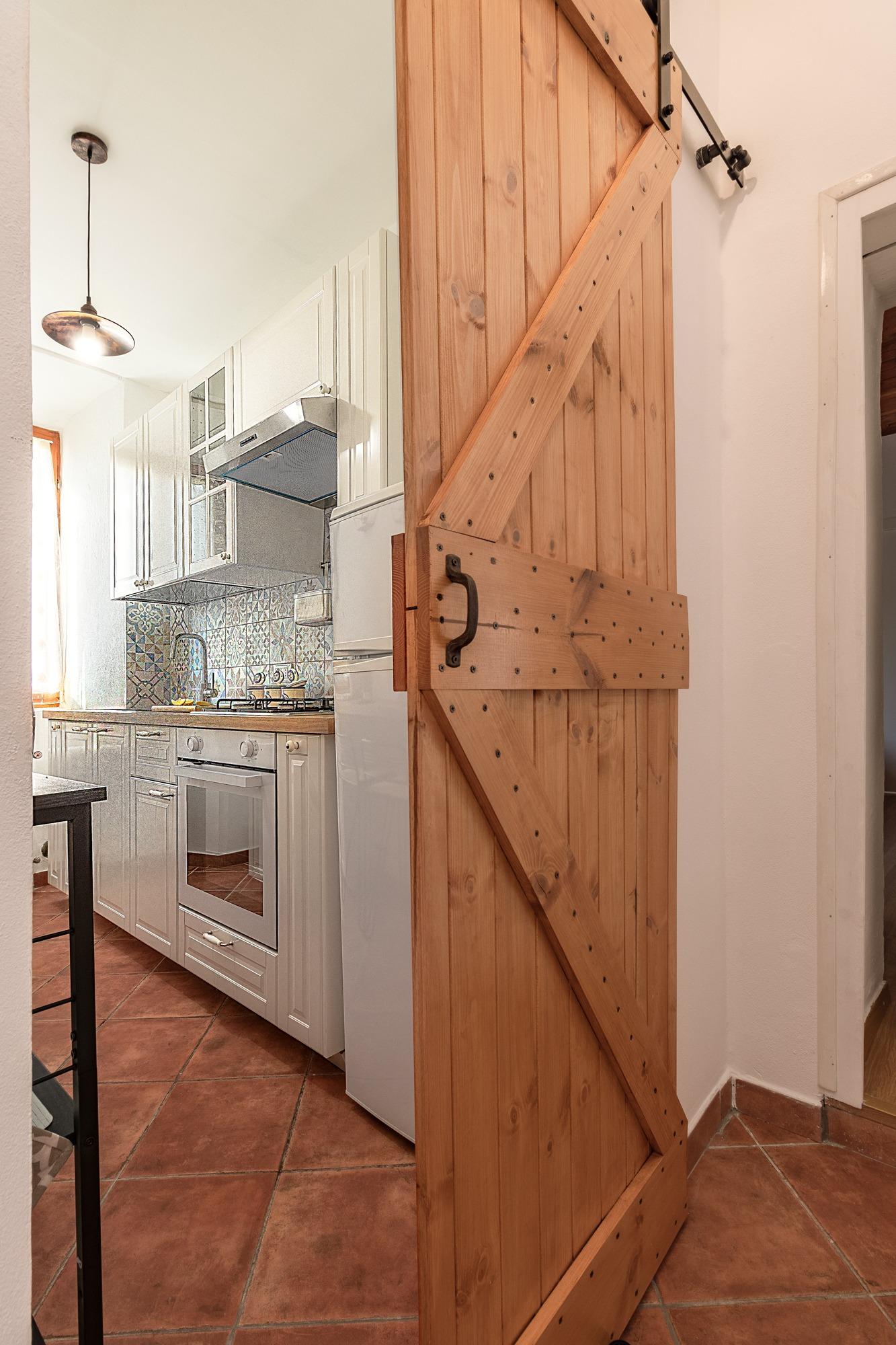 cucina completa di forno e frigorifero