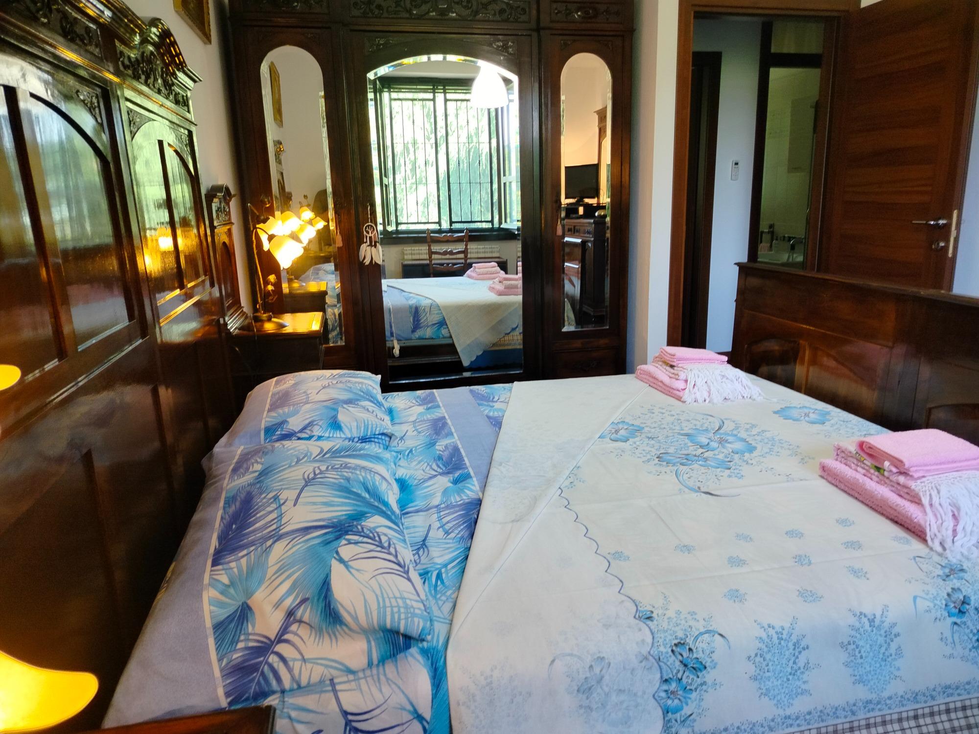 camera matrimoniale con bagno en suite