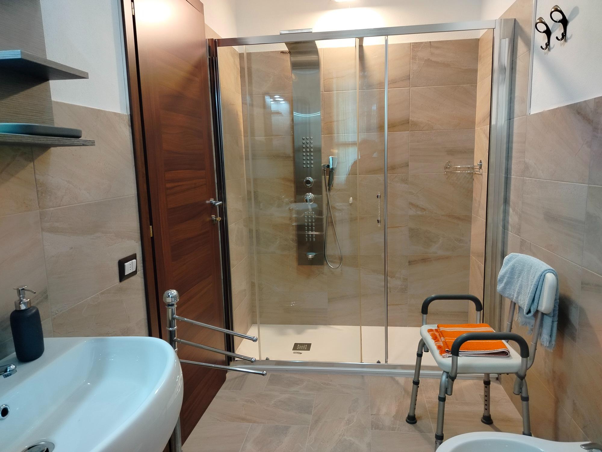 bagno en suite della camera matrimoniale