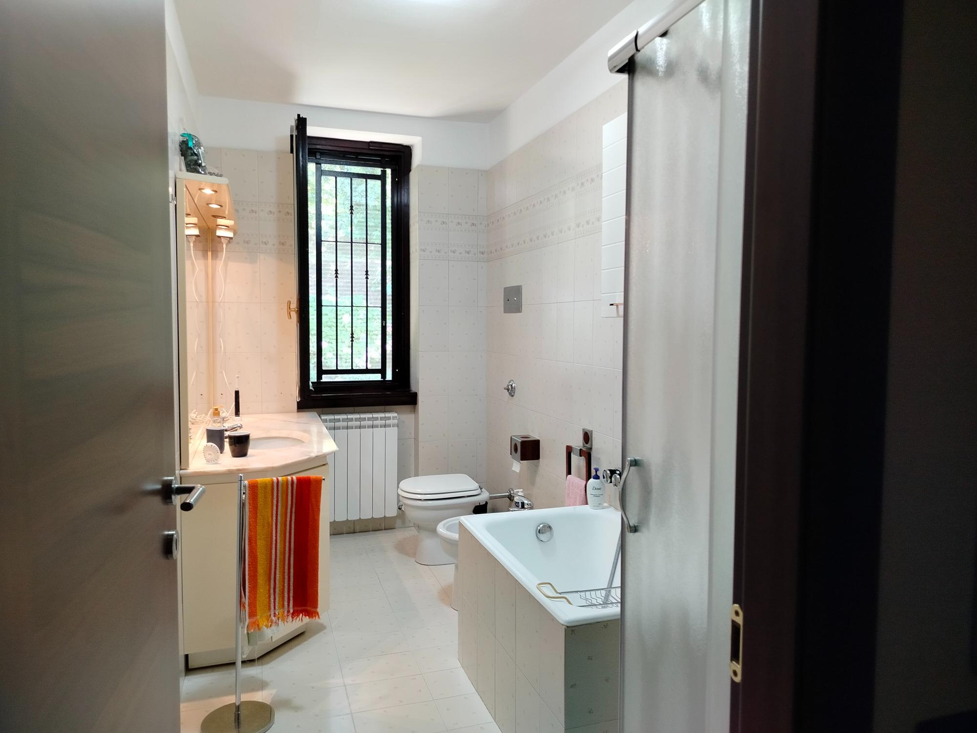 bagno in corridoio nella zona notte