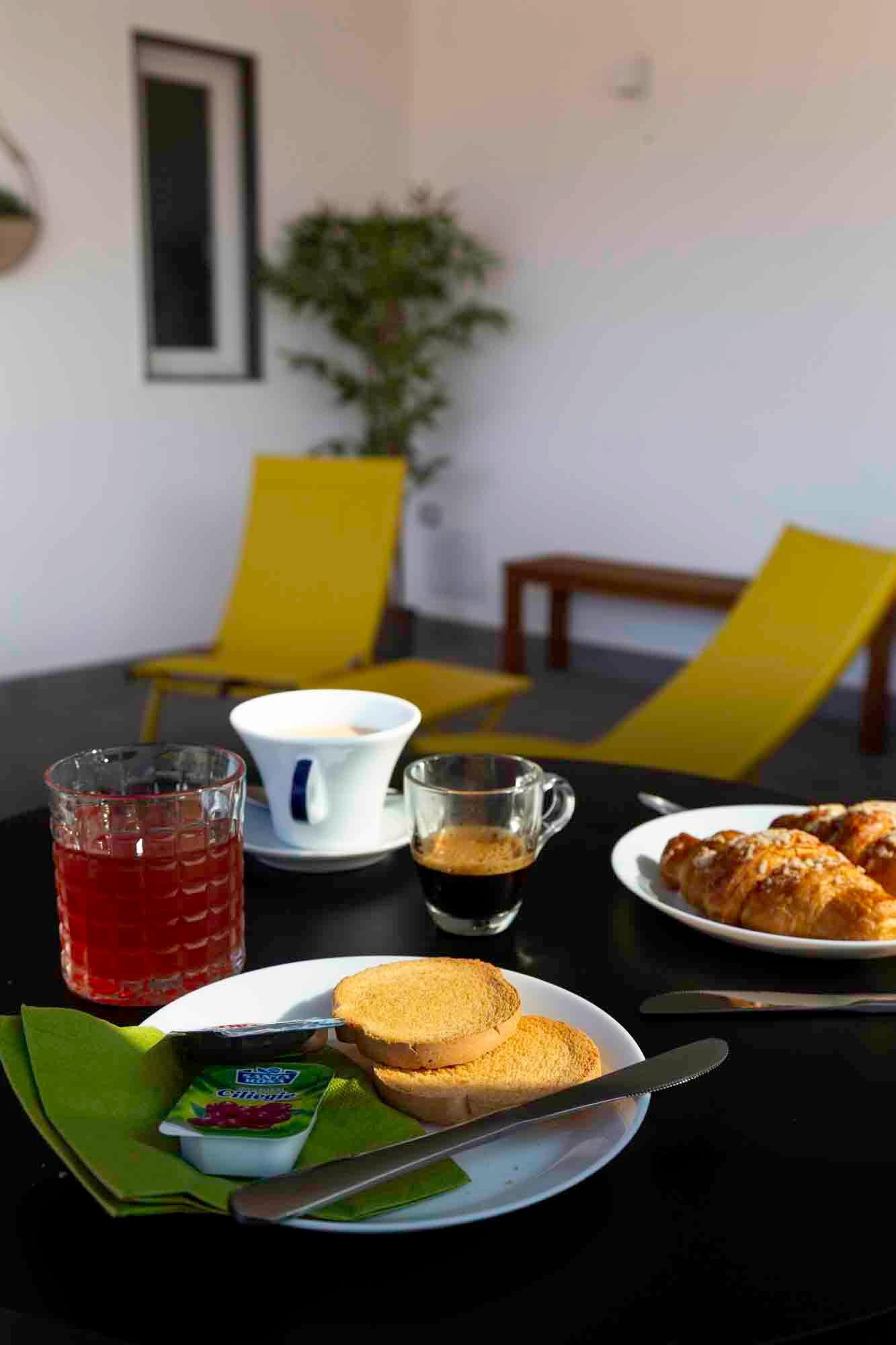 La colazione di DILLO ALLA LUNA LUXURY APARTAMENT