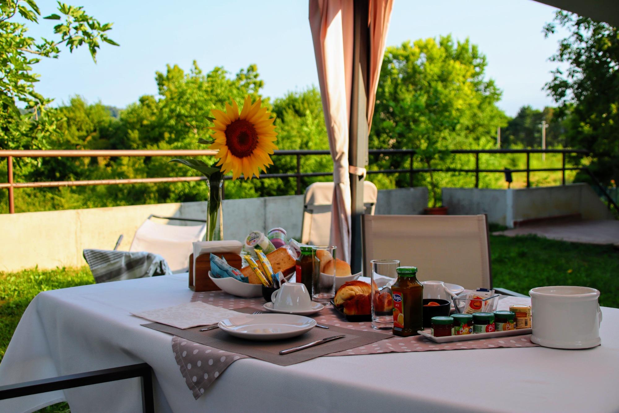 Colazione in giardino