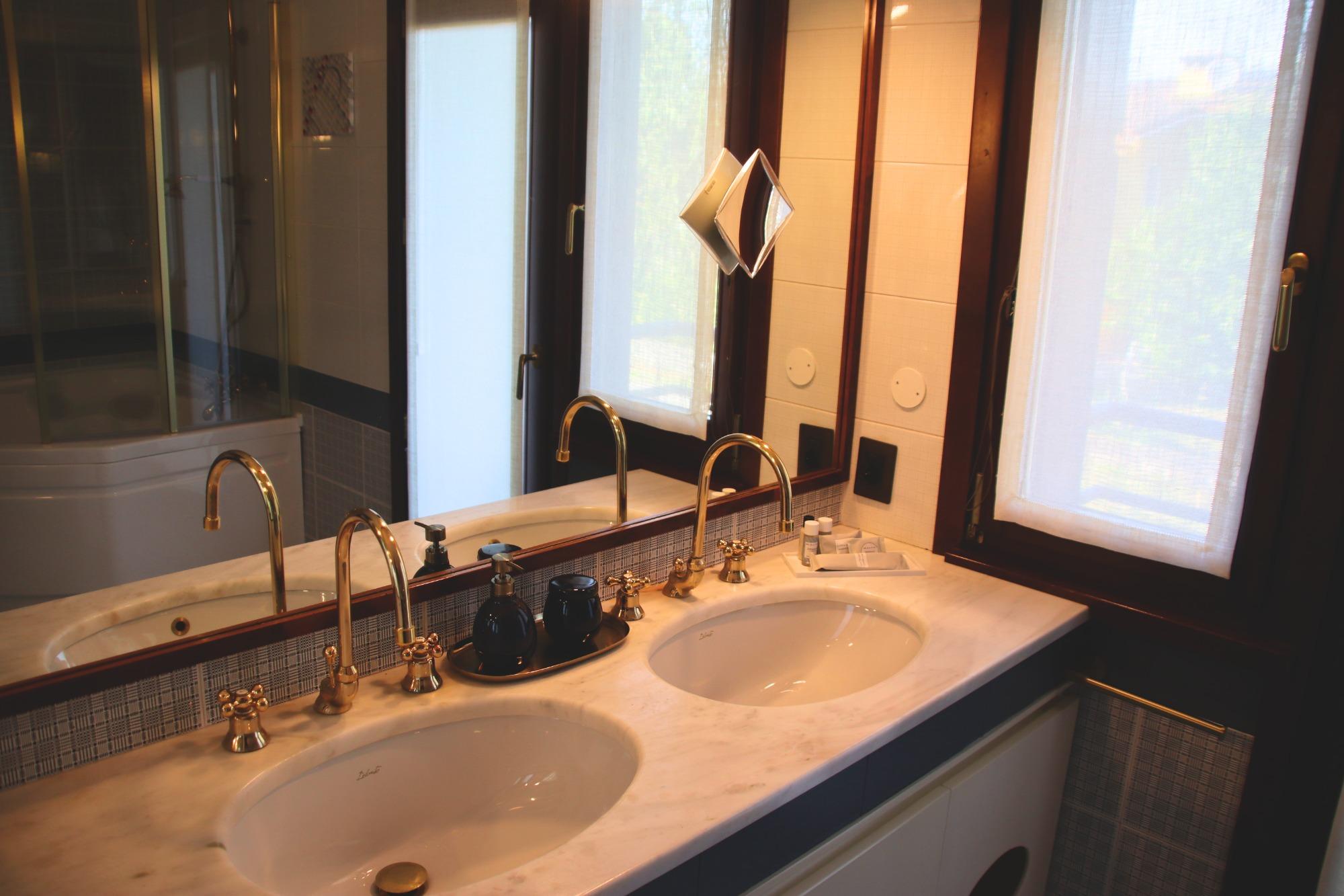 Il doppio lavabo del bagno