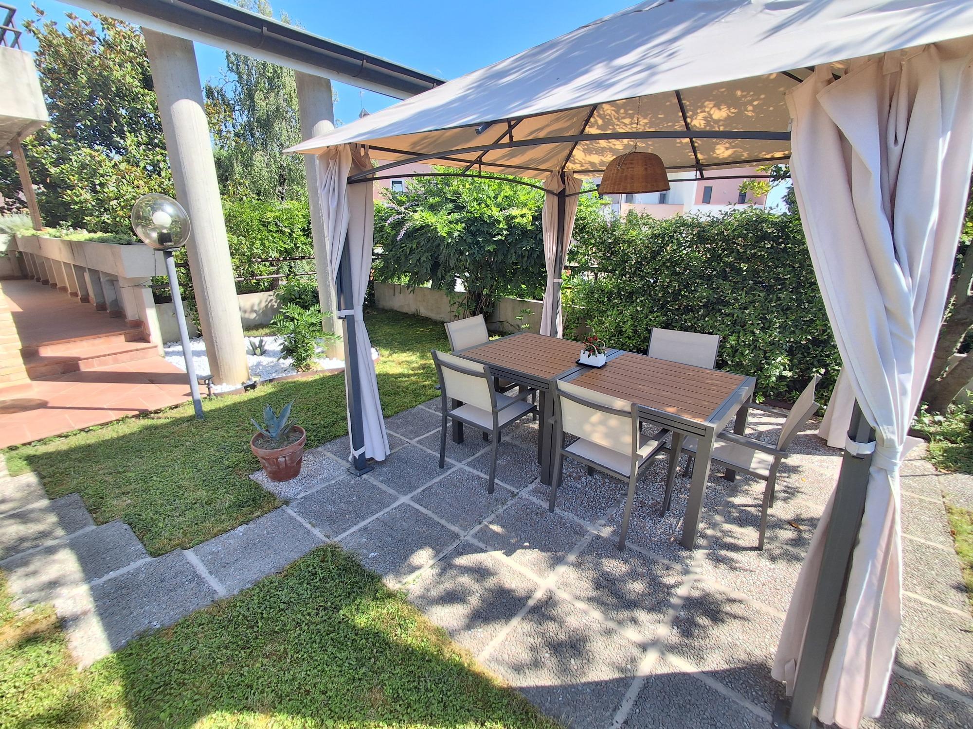 Il giardino per le colazioni estive
