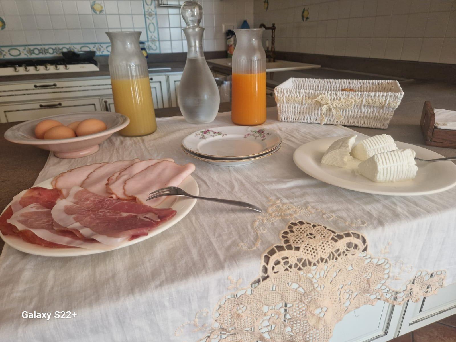 La colazione di LINDA'S RETREAT B&B