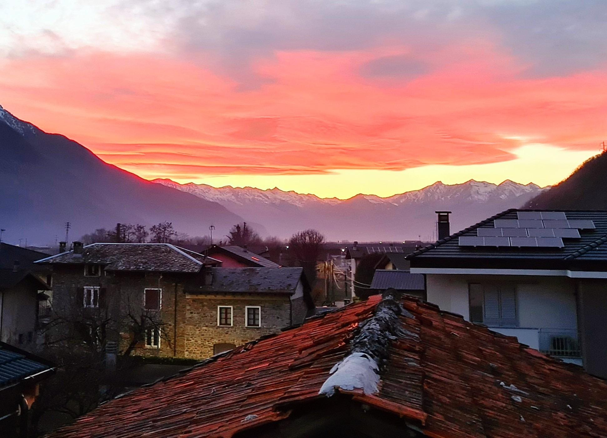 Tramonto dal tetto della casa