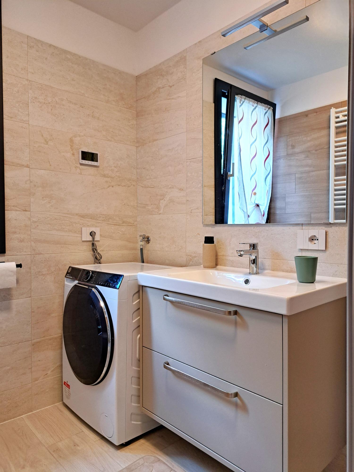 Bagno con lavatrice