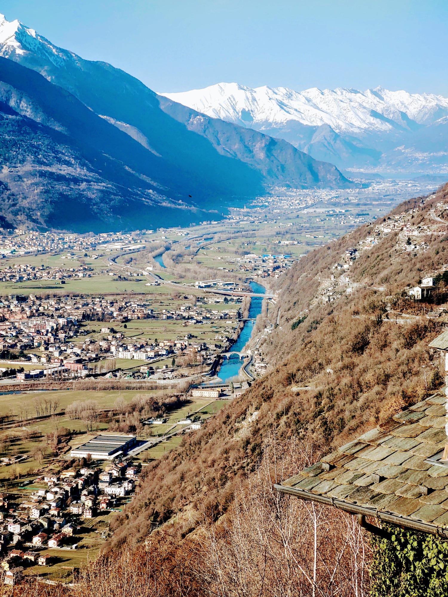 Vista della Valtellina verso il lago dalla Colmen di Dazio