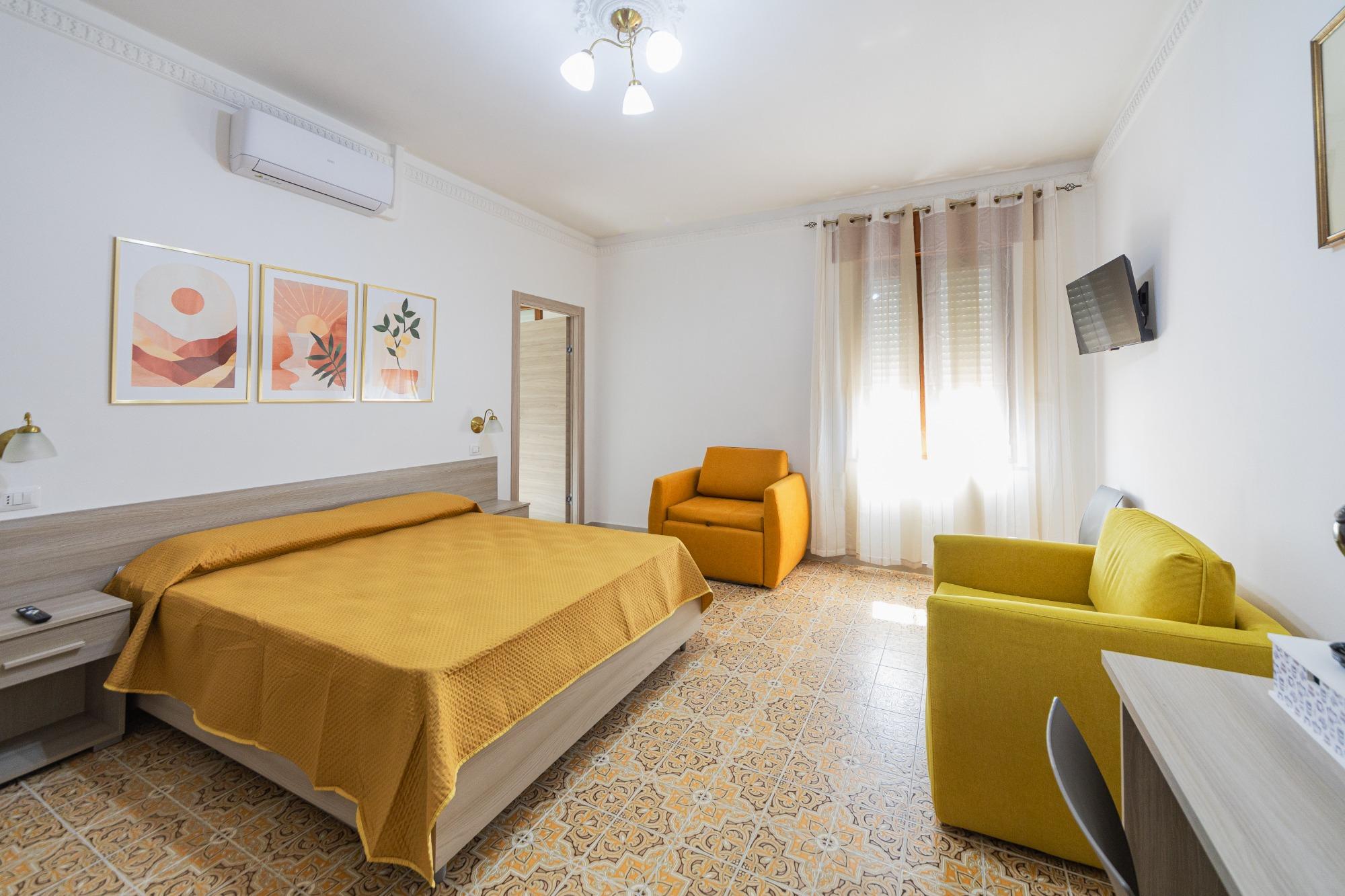 Camera 2 (letto matrimoniale più 2 letti singoli supplementari)