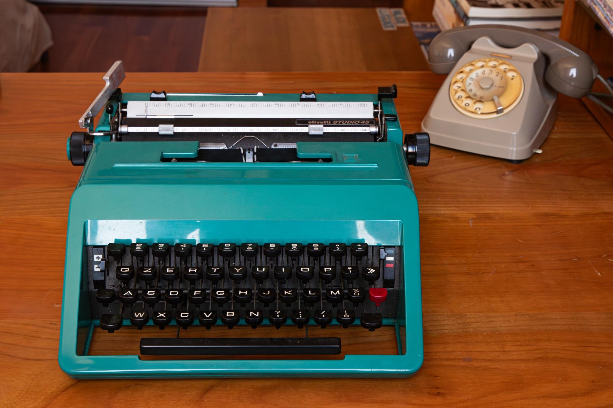 Particolare dello scrittoio