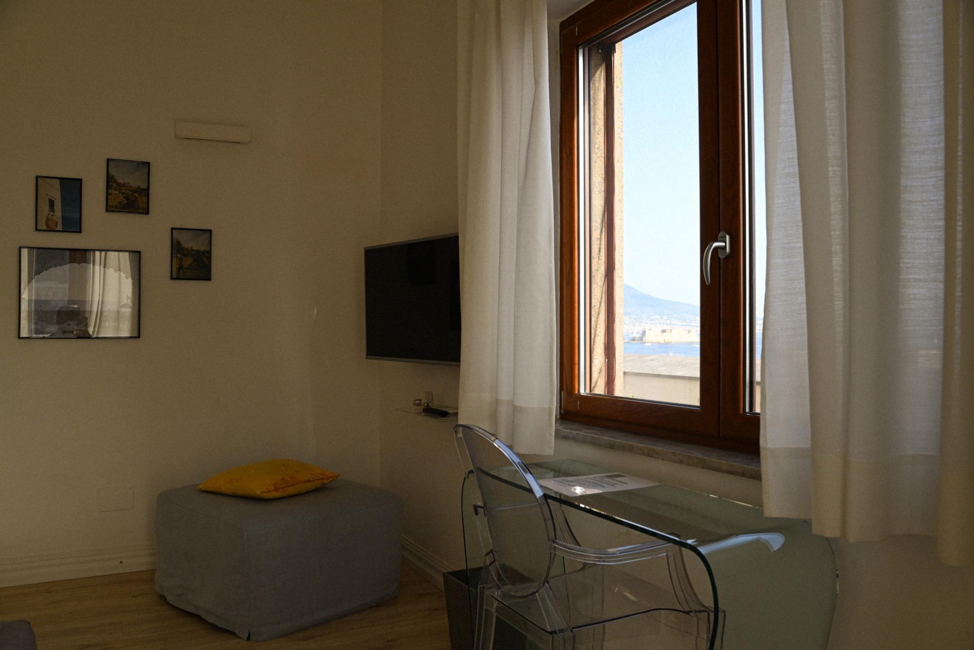 dettaglio suite con terrazzo privato e vista mare