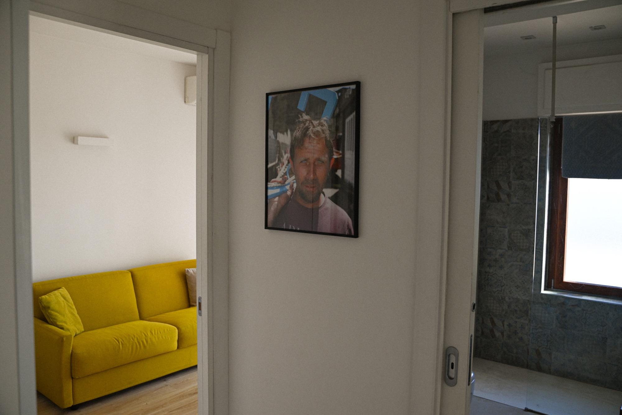 dettaglio della suite, bagno e accesso al salottino privato (con divano letto matrimoniale)