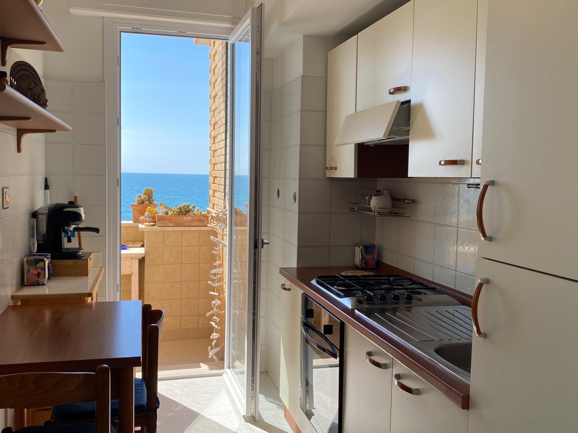 Cucina vista mare